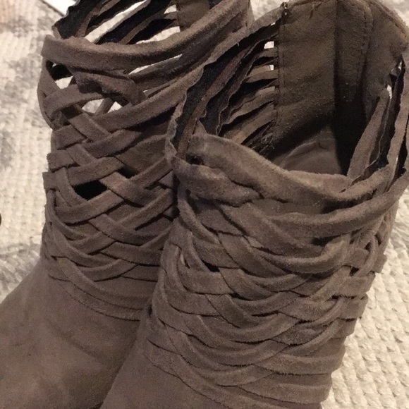 Light brown booties with weaving pattern - Picture 8 of 8